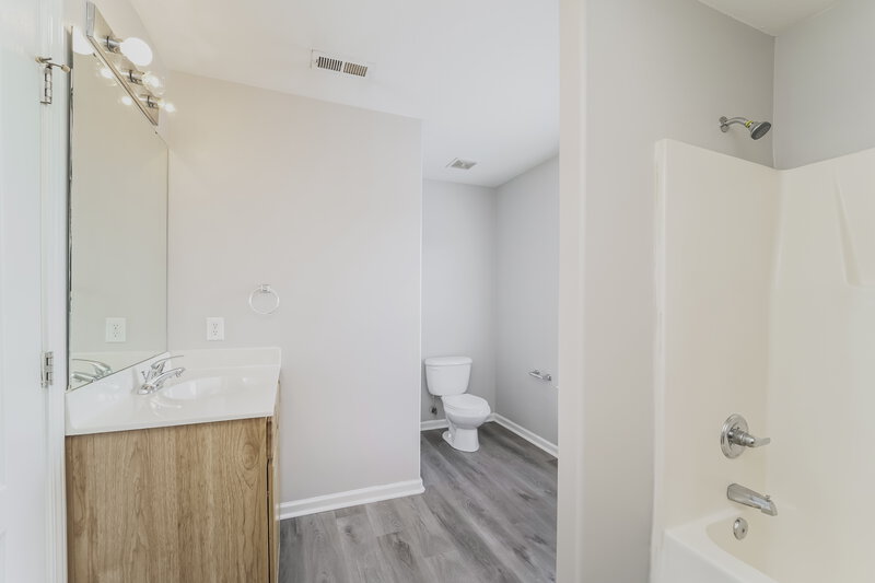 1,935/Mo, 6913 Seney Dr Charlotte, NC 28214 Main Bathroom View