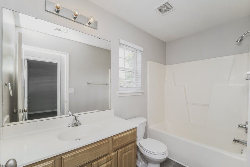 1,935/Mo, 6913 Seney Dr Charlotte, NC 28214 Bathroom View