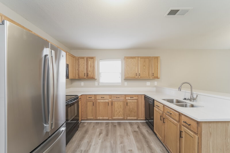 2,225/Mo, 5824 Kelden Walker Ln Charlotte, NC 28269 Kitchen View 2