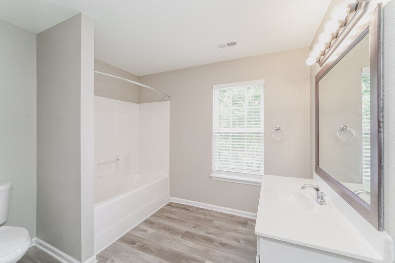 2,225/Mo, 5824 Kelden Walker Ln Charlotte, NC 28269 Bathroom View