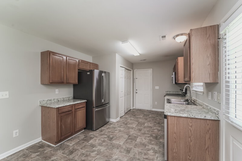 2,860/Mo, 8819 Twisted Pine Dr Charlotte, NC 28269 Kitchen View 3