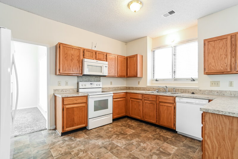 1,930/Mo, 7219 Reedy Creek Rd Charlotte, NC 28215 Kitchen View