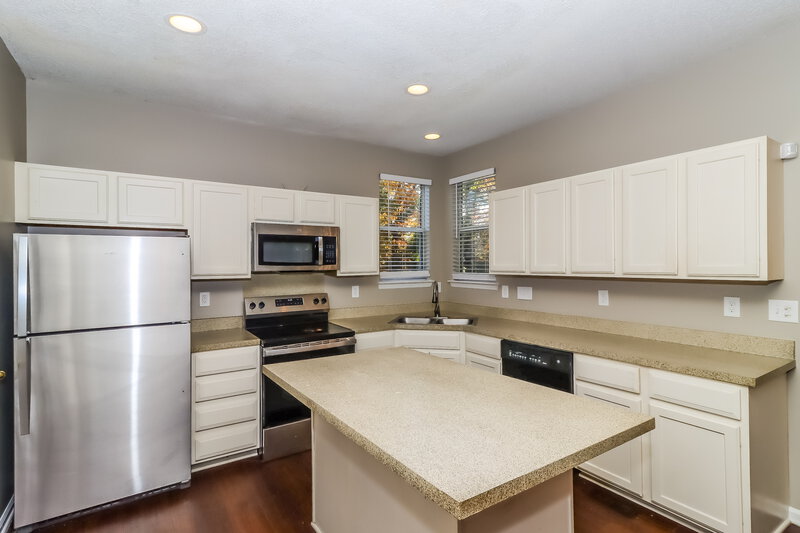 1,895/Mo, 9922 Dunfries Rd Matthews, NC 28105 Kitchen View 2