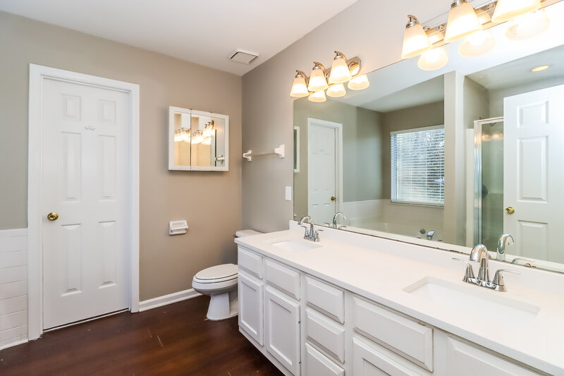 1,895/Mo, 9922 Dunfries Rd Matthews, NC 28105 Main Bathroom View