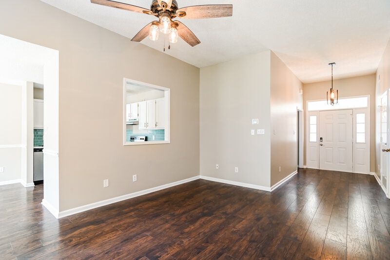 1,805/Mo, 13612 Bolingbrook Ln Charlotte, NC 28273 Living Room View 2