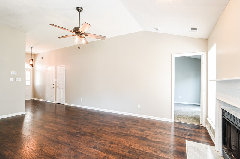 1,805/Mo, 13612 Bolingbrook Ln Charlotte, NC 28273 Living Room View 3