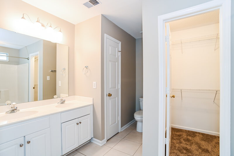 1,805/Mo, 13612 Bolingbrook Ln Charlotte, NC 28273 Main Bathroom View