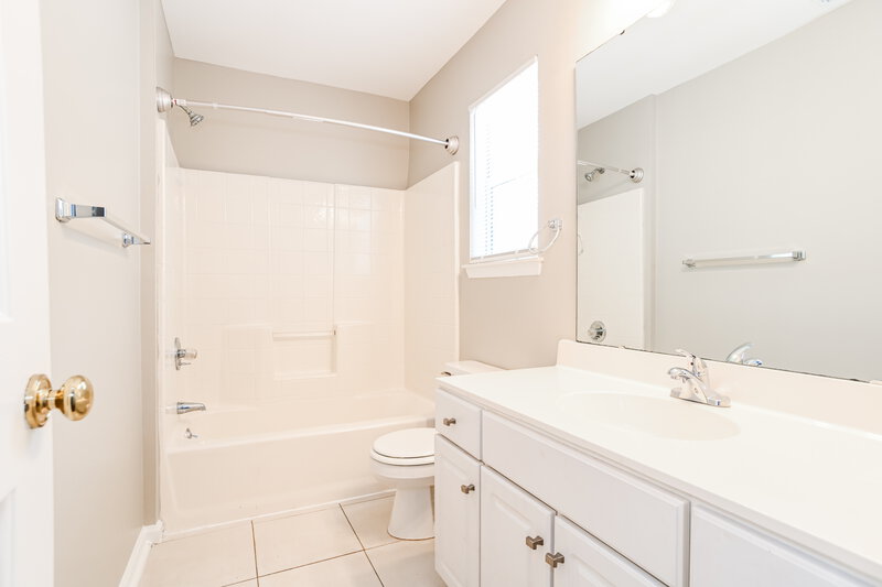 1,805/Mo, 13612 Bolingbrook Ln Charlotte, NC 28273 Bathroom View