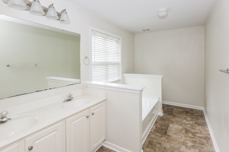 2,790/Mo, 12406 Dixie Ann Dr Charlotte, NC 28262 Main Bathroom View