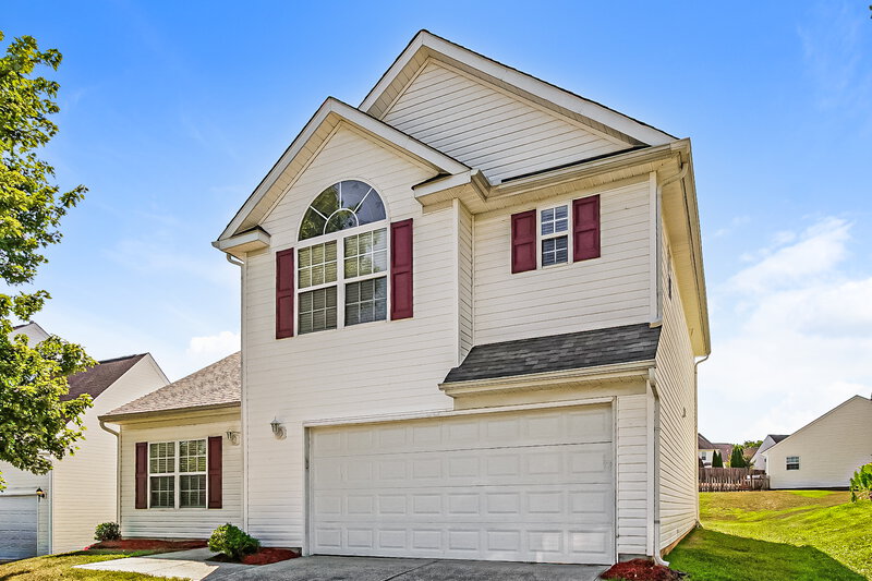 2,310/Mo, 710 Woodington Ln Charlotte, NC 28214 Front View