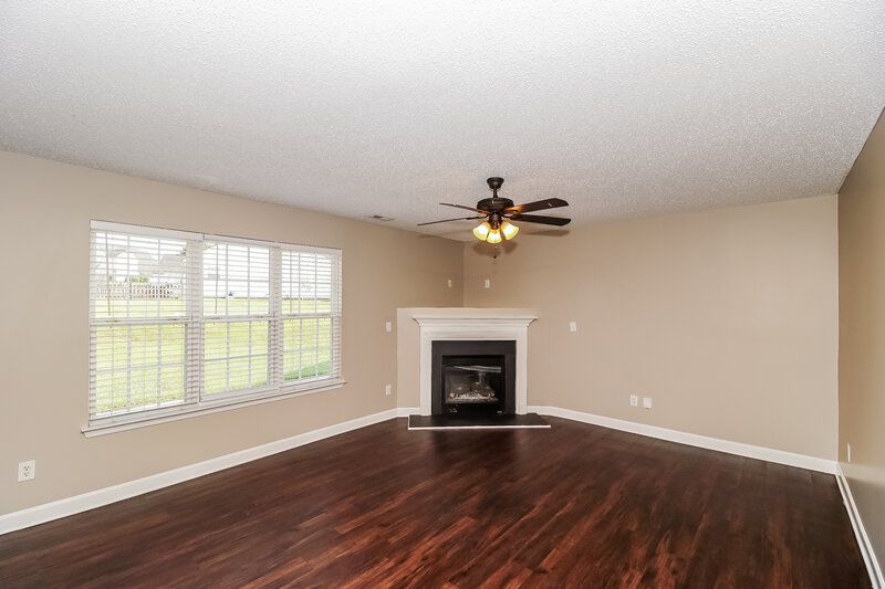 2,310/Mo, 710 Woodington Ln Charlotte, NC 28214 Living Room View 2