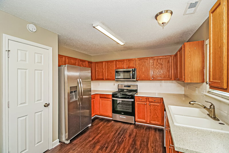 2,310/Mo, 710 Woodington Ln Charlotte, NC 28214 Kitchen View