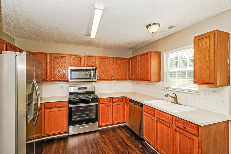 2,310/Mo, 710 Woodington Ln Charlotte, NC 28214 Kitchen View 2