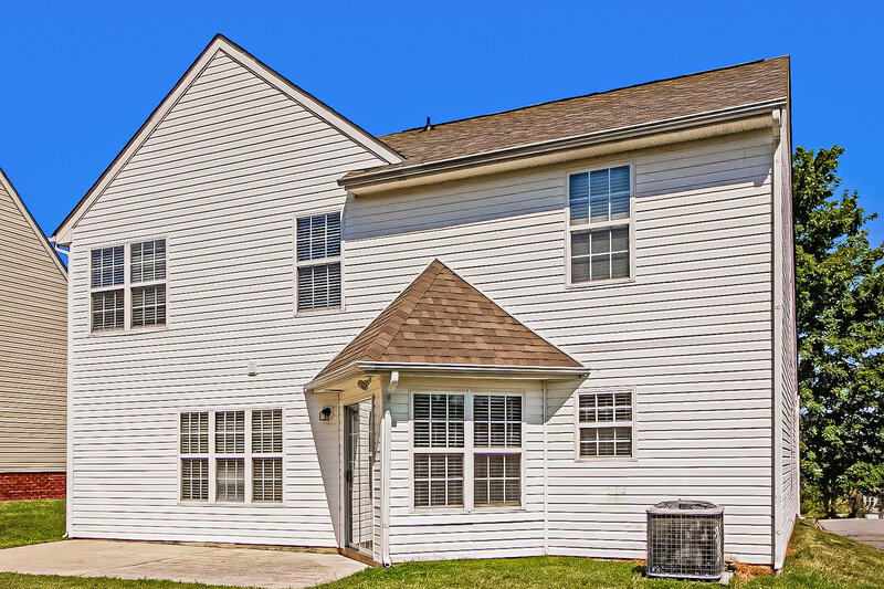 2,310/Mo, 710 Woodington Ln Charlotte, NC 28214 Rear View