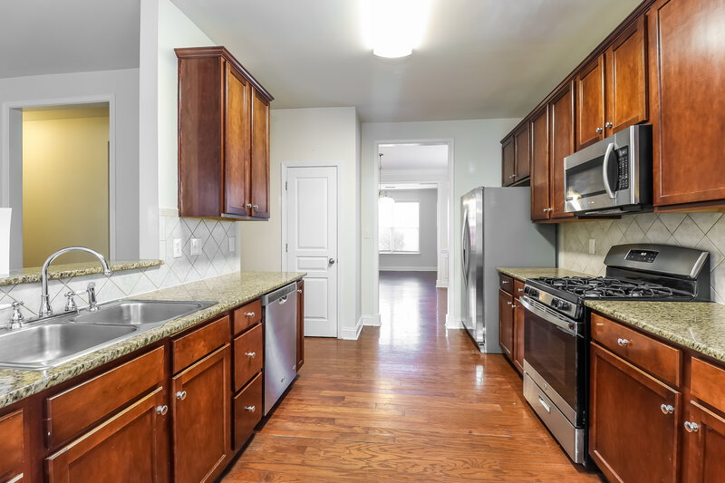 2,145/Mo, 10430 Carver Falls Rd Charlotte, NC 28214 Kitchen View 2