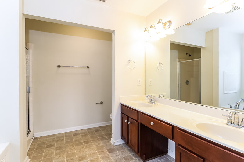 2,145/Mo, 10430 Carver Falls Rd Charlotte, NC 28214 Main Bathroom View