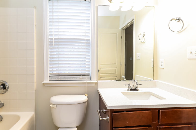 2,145/Mo, 10430 Carver Falls Rd Charlotte, NC 28214 Bathroom View