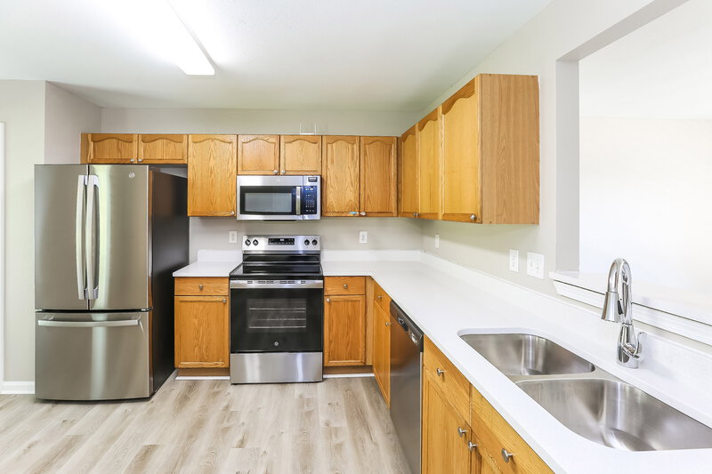 1,760/Mo, 6208 Stonefort Ct Charlotte, NC 28216 Kitchen View