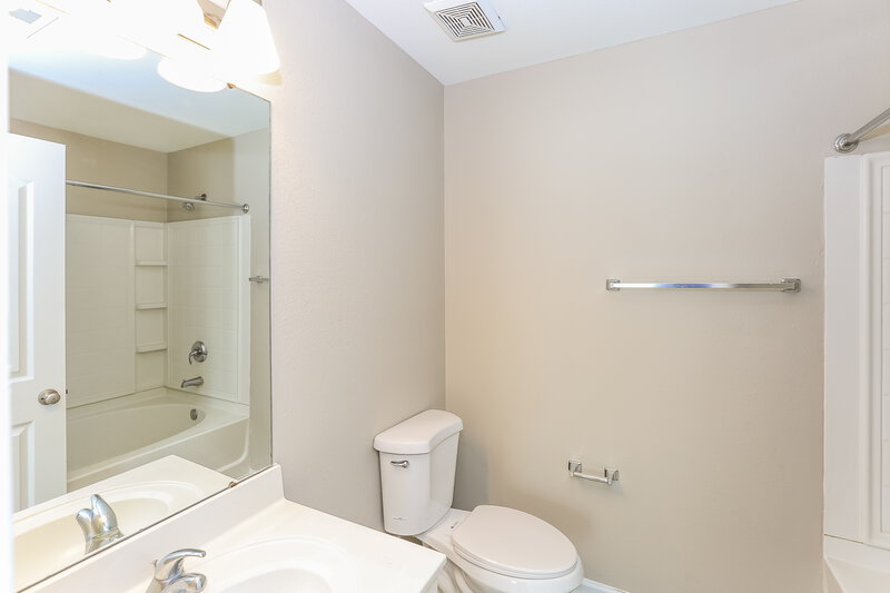 1,760/Mo, 6208 Stonefort Ct Charlotte, NC 28216 Main Bathroom View