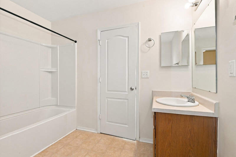 2,285/Mo, 6619 Ruth Ferrell Ct Charlotte, NC 28269 Primary Bathroom View