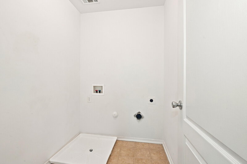 2,285/Mo, 6619 Ruth Ferrell Ct Charlotte, NC 28269 Laundry Room View