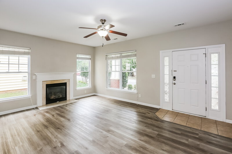 1,880/Mo, 13614 Aldenbrook Dr Huntersville, NC 28078 Living Room View