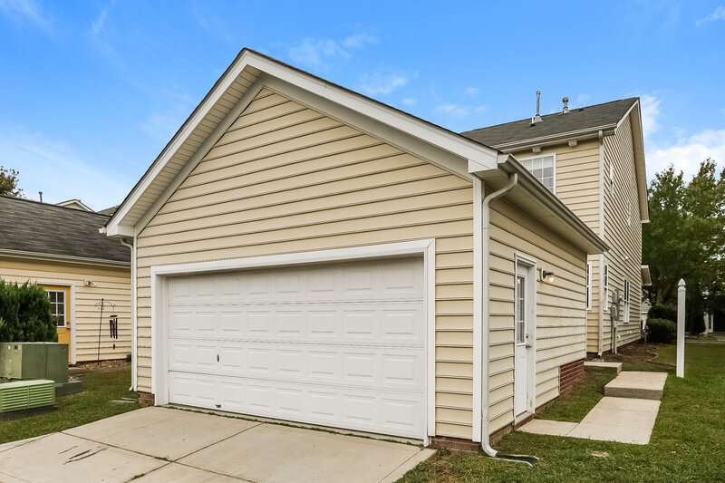 1,880/Mo, 13614 Aldenbrook Dr Huntersville, NC 28078 Rear View