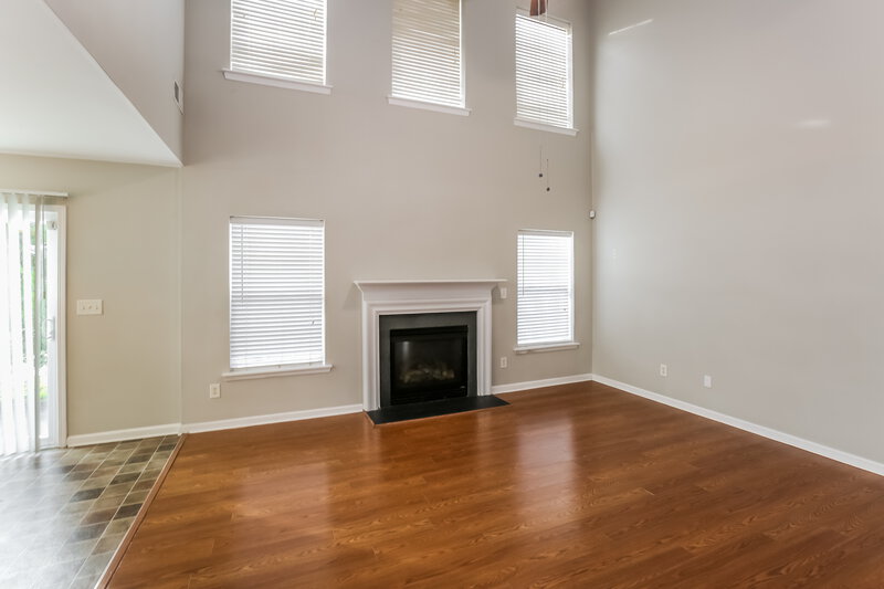 2,045/Mo, 926 Marthas View Dr Huntersville, NC 28078 Living Room View 2