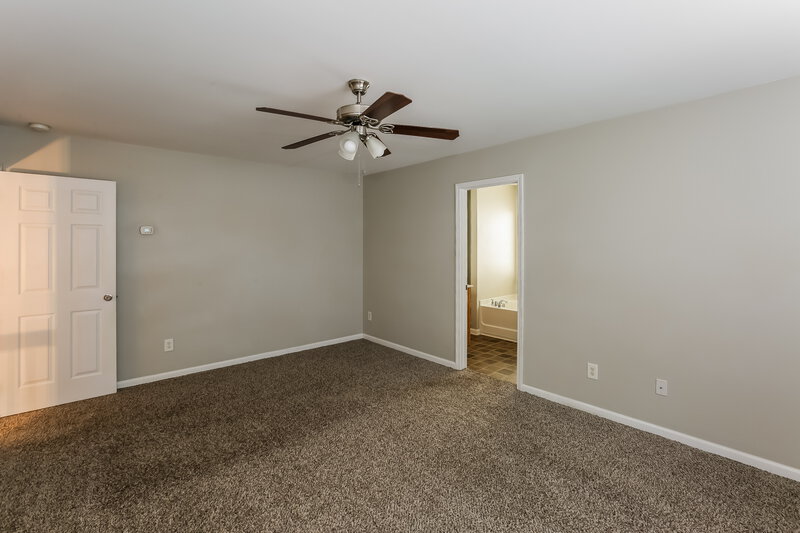 2,045/Mo, 926 Marthas View Dr Huntersville, NC 28078 Main Bedroom View