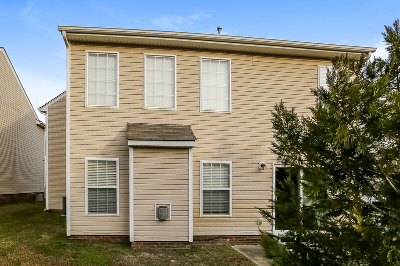 2,045/Mo, 926 Marthas View Dr Huntersville, NC 28078 Rear View 2