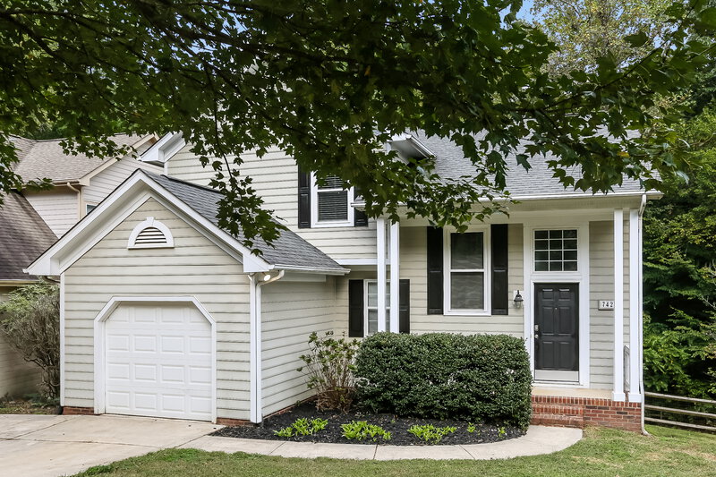 2,070/Mo, 7425 Hubbard Woods Rd Charlotte, NC 28269 Front View 2