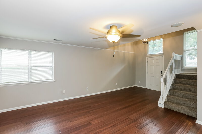 2,070/Mo, 7425 Hubbard Woods Rd Charlotte, NC 28269 Living Room View