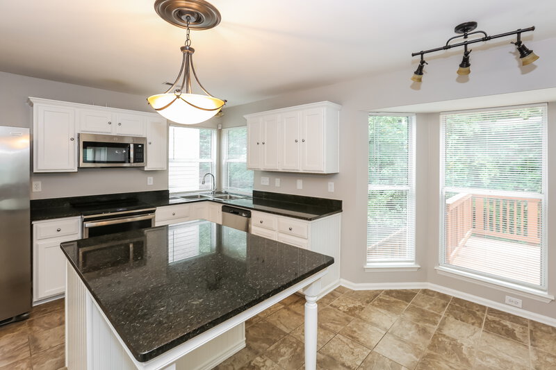 2,070/Mo, 7425 Hubbard Woods Rd Charlotte, NC 28269 Kitchen View