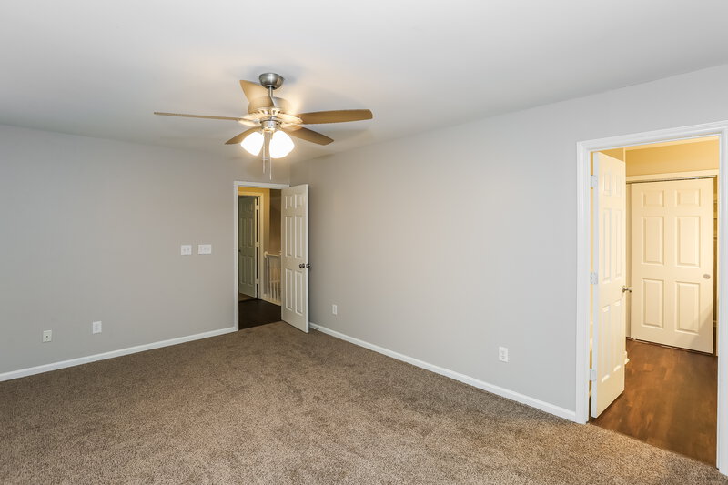 2,070/Mo, 7425 Hubbard Woods Rd Charlotte, NC 28269 Main Bedroom View 2