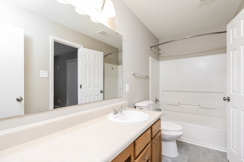 1,935/Mo, 2011 Dunsmore Ln Waxhaw, NC 28173 Main Bathroom View 2