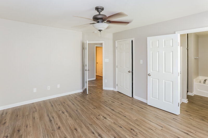 2,180/Mo, 5049 Prosperity Ridge Rd Charlotte, NC 28269 Main Bedroom View 2