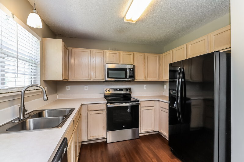 1,890/Mo, 8303 Hornwood Ct Charlotte, NC 28215 Kitchen View 2