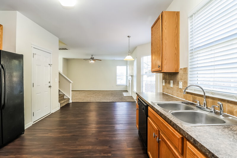 2,075/Mo, 16105 Long Talon Way Charlotte, NC 28278 Kitchen View