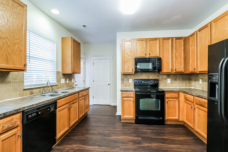 2,075/Mo, 16105 Long Talon Way Charlotte, NC 28278 Kitchen View 2