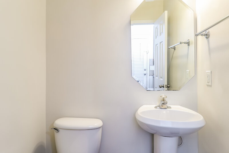 2,075/Mo, 16105 Long Talon Way Charlotte, NC 28278 Bathroom View
