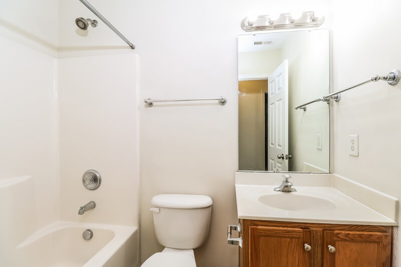 2,075/Mo, 16105 Long Talon Way Charlotte, NC 28278 Bathroom View 2