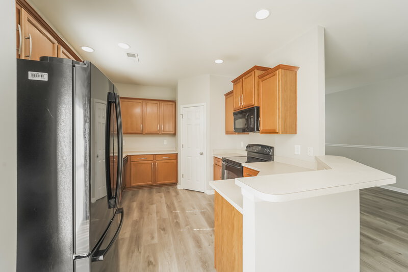 1,980/Mo, 11710 Sweetbriar Ridge Dr Charlotte, NC 28269 Kitchen View 2