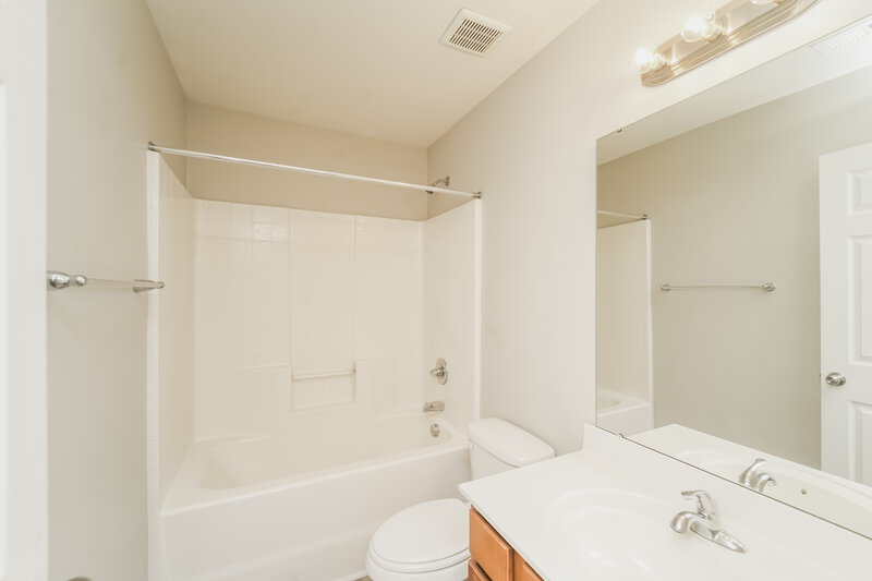 1,980/Mo, 11710 Sweetbriar Ridge Dr Charlotte, NC 28269 Bathroom View