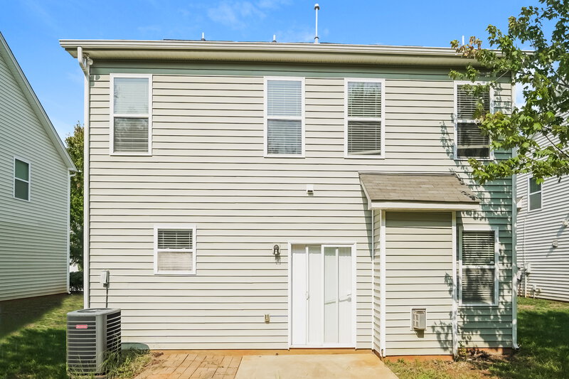 1,980/Mo, 11710 Sweetbriar Ridge Dr Charlotte, NC 28269 Rear View