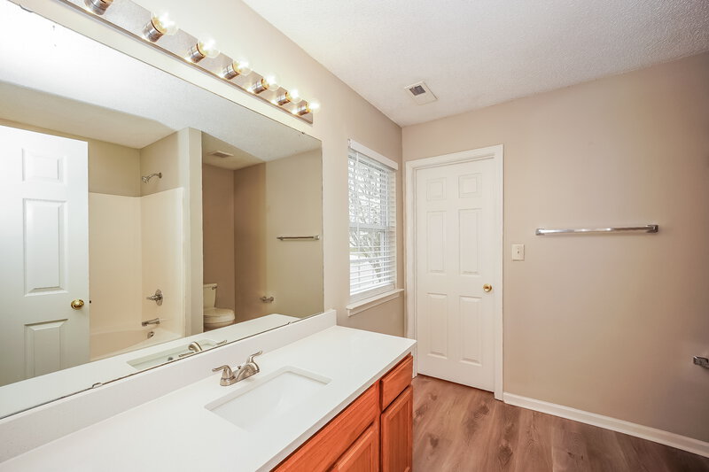 2,290/Mo, 9530 Bradstreet Commons Way Charlotte, NC 28215 Main Bathroom View