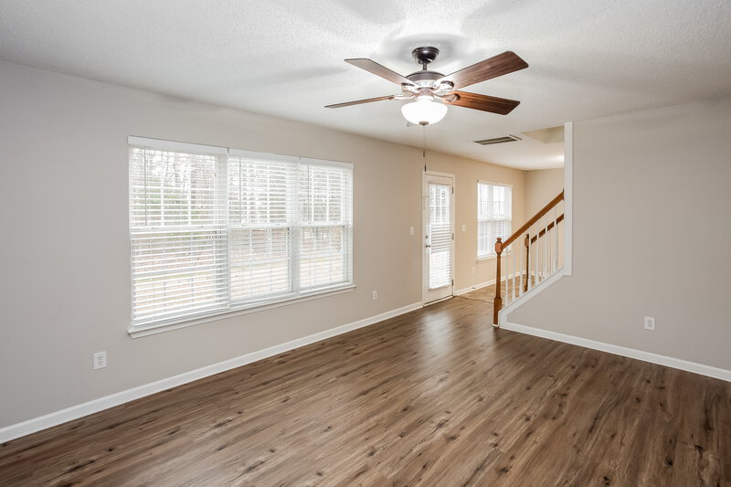 1,830/Mo, 2112 Highland Park Dr Charlotte, NC 28269 Living Room View 2