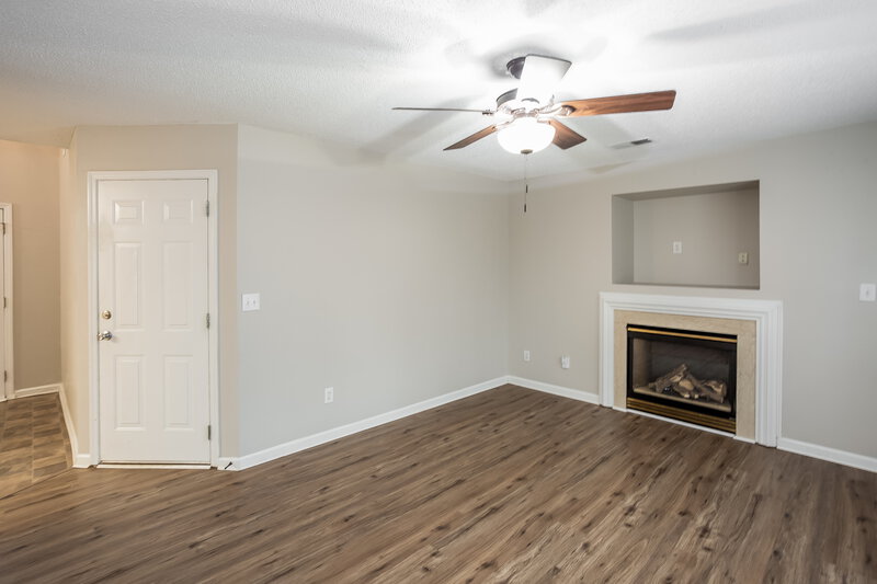 1,830/Mo, 2112 Highland Park Dr Charlotte, NC 28269 Living Room View 3