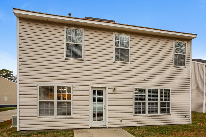 1,830/Mo, 2112 Highland Park Dr Charlotte, NC 28269 Rear View 2