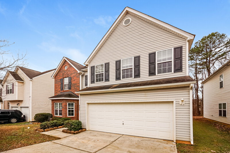 2,265/Mo, 8627 Oak Dr NE Charlotte, NC 28269 Front View 2