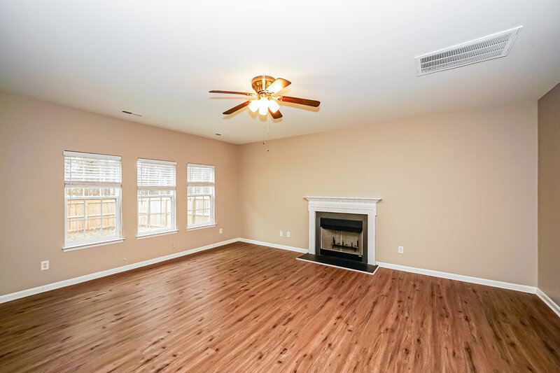 2,265/Mo, 8627 Oak Dr NE Charlotte, NC 28269 Living Room View